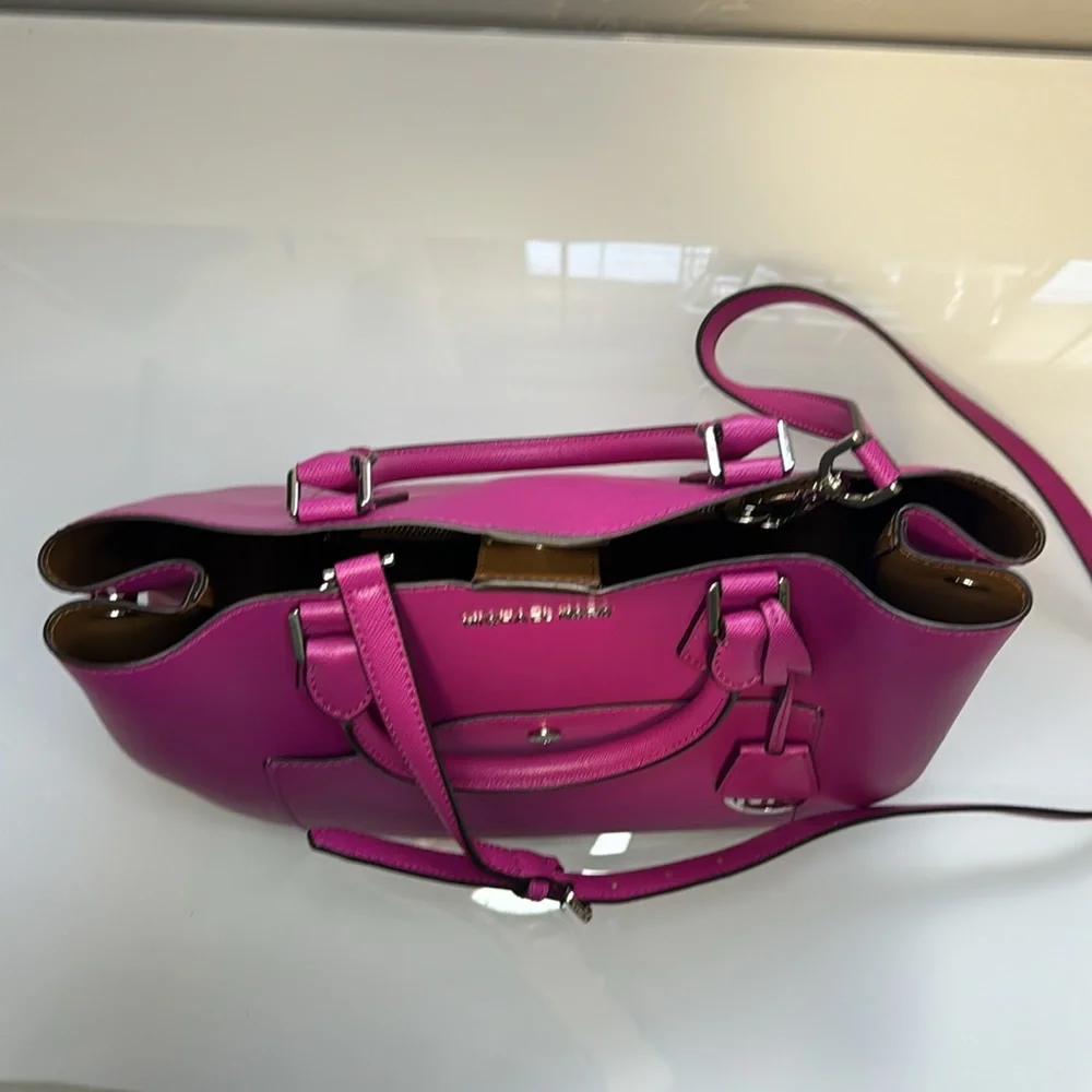 Michael Kors Greenwich fuchsia saffiano leather tote - Picture 9 of 12